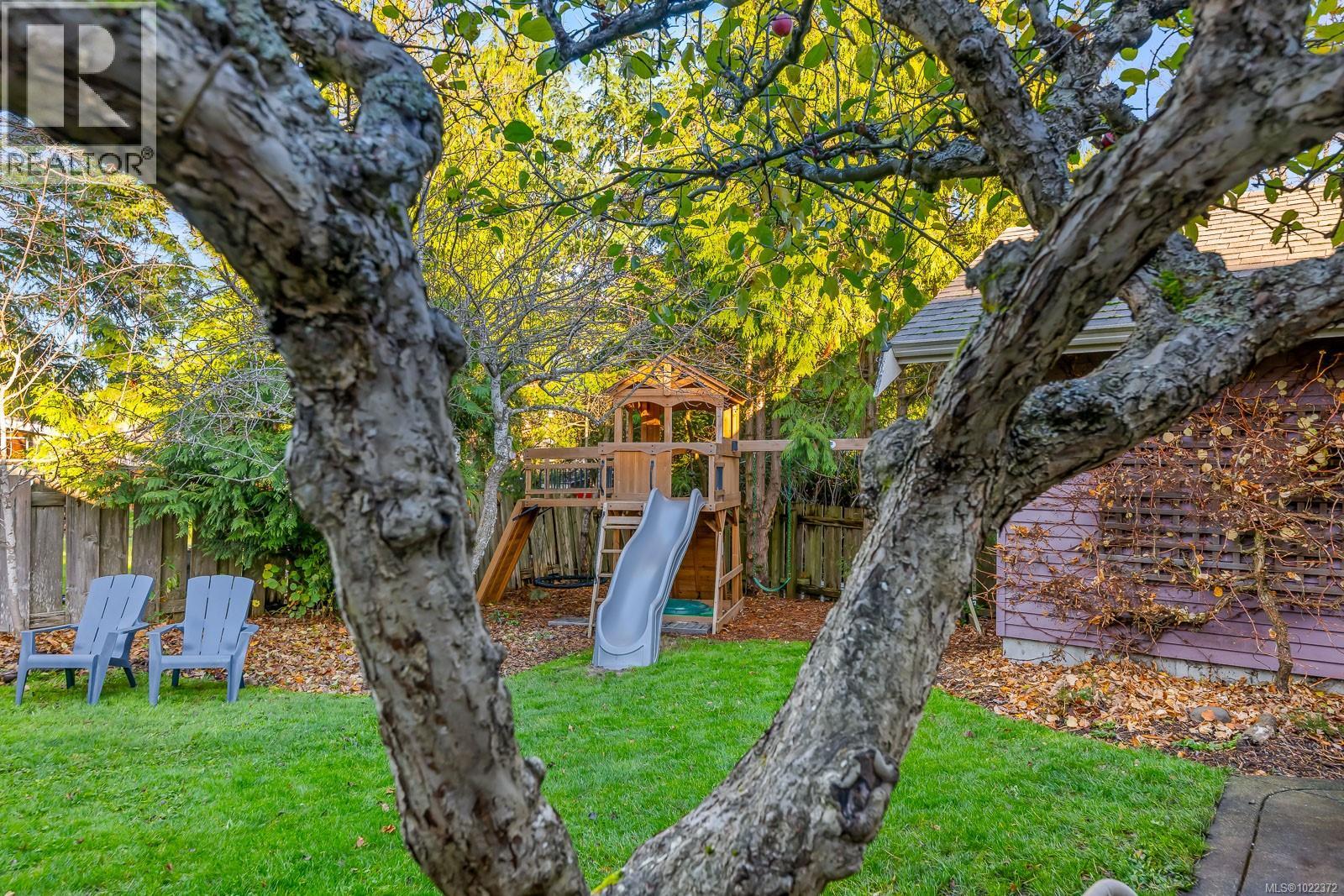 1610 Dogwood Ave, Comox