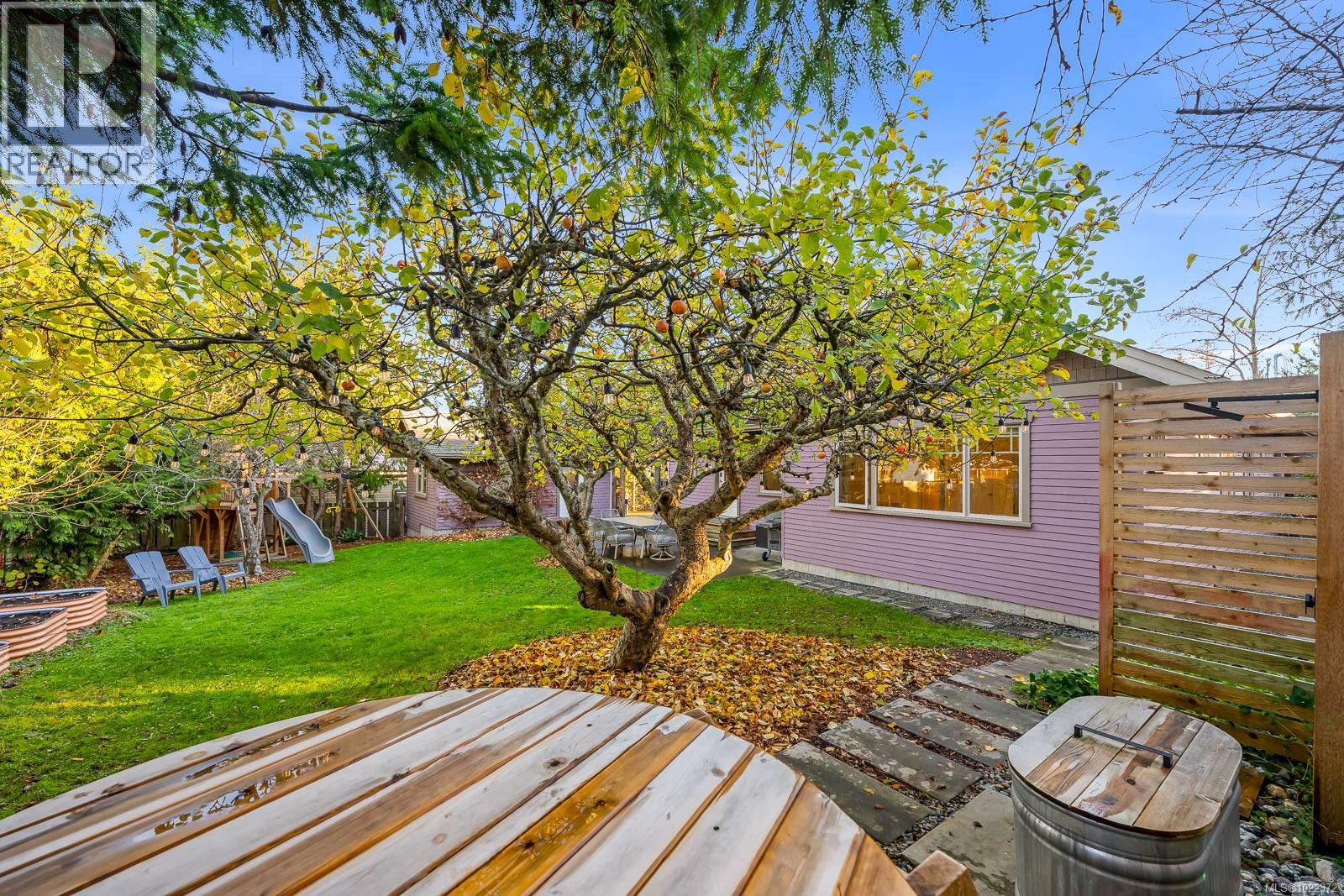 1610 Dogwood Ave, Comox