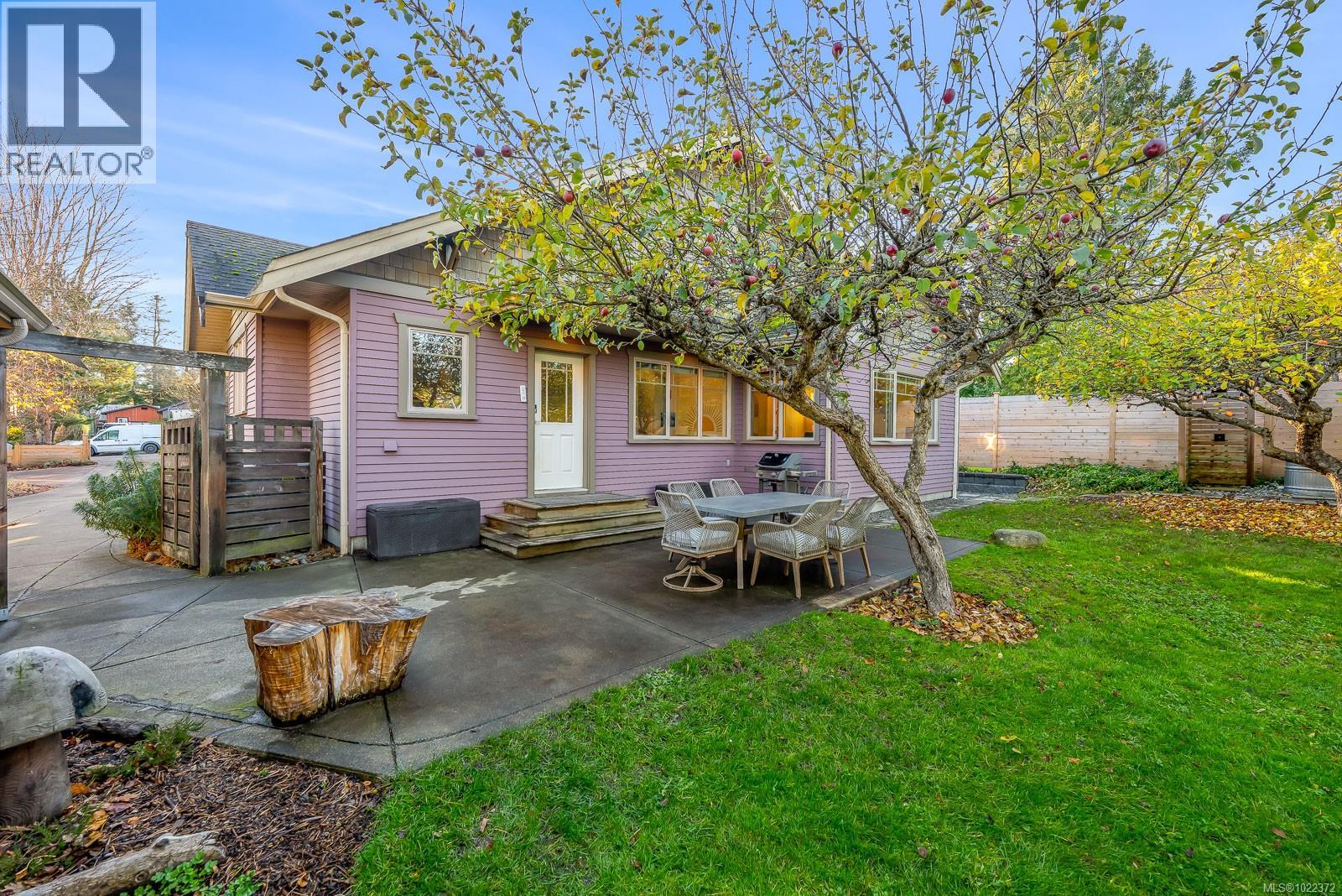 1610 Dogwood Ave, Comox