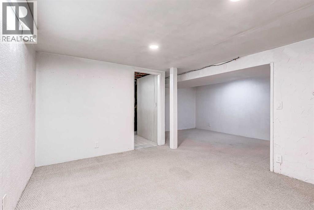 Single Family House for Sale in    Avenue Acadia Calgary 