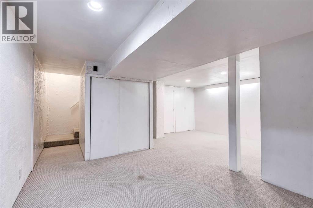 Single Family House for Sale in    Avenue Acadia Calgary 