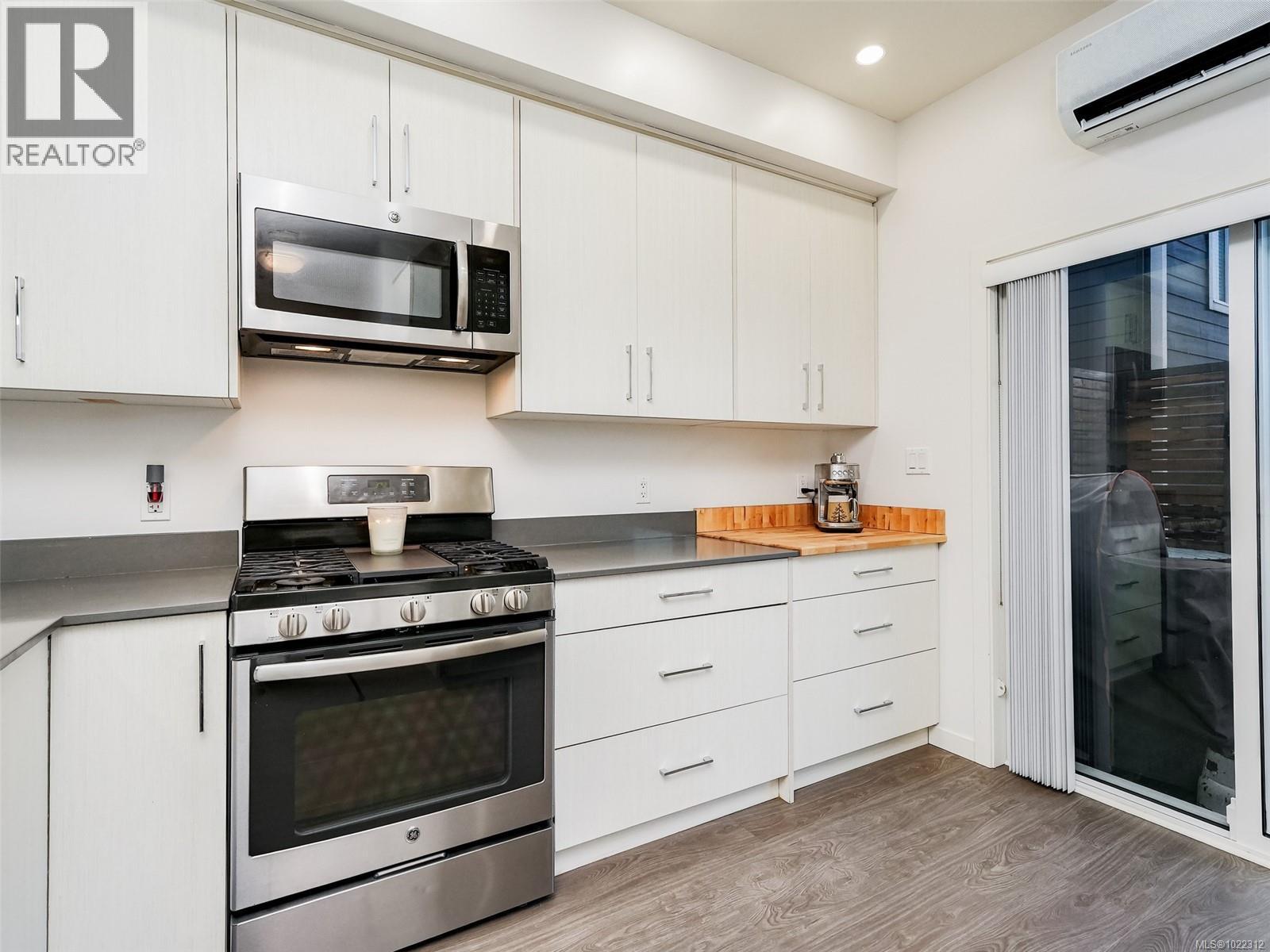 3360 Crossbill Terr, Langford