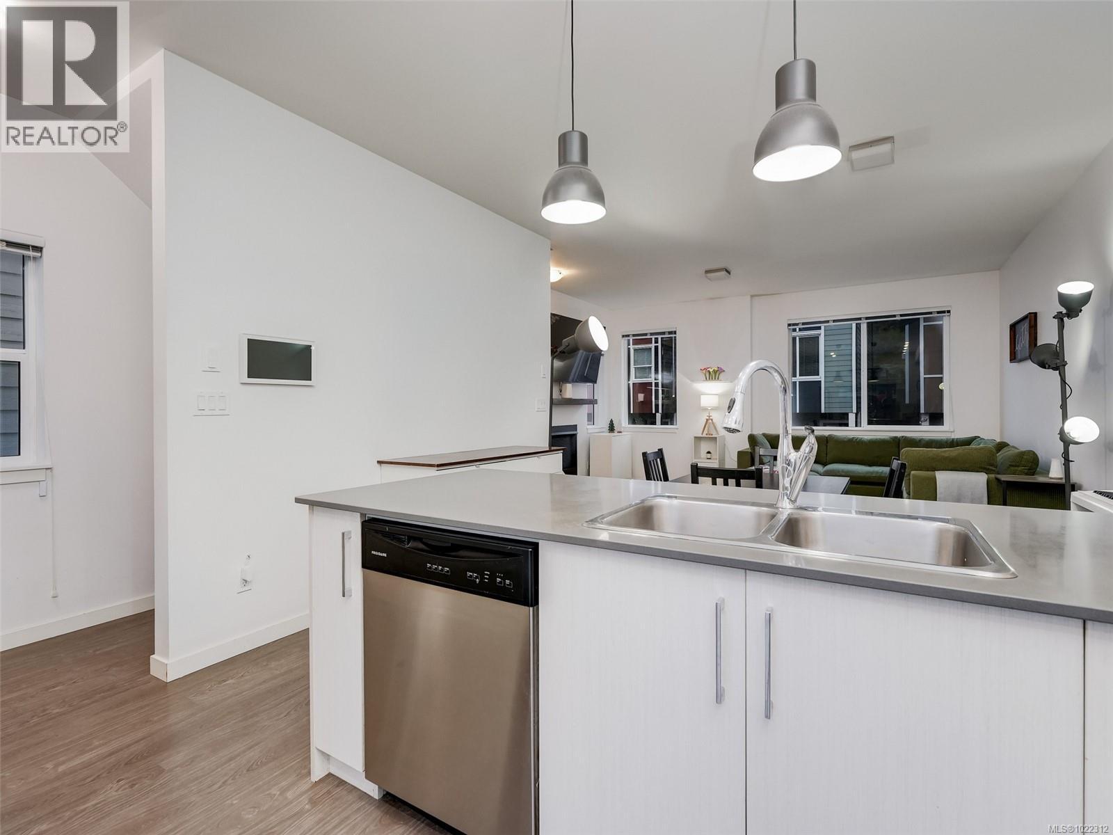 3360 Crossbill Terr, Langford