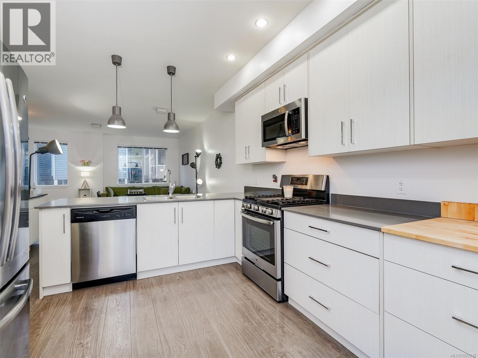 3360 Crossbill Terr, Langford