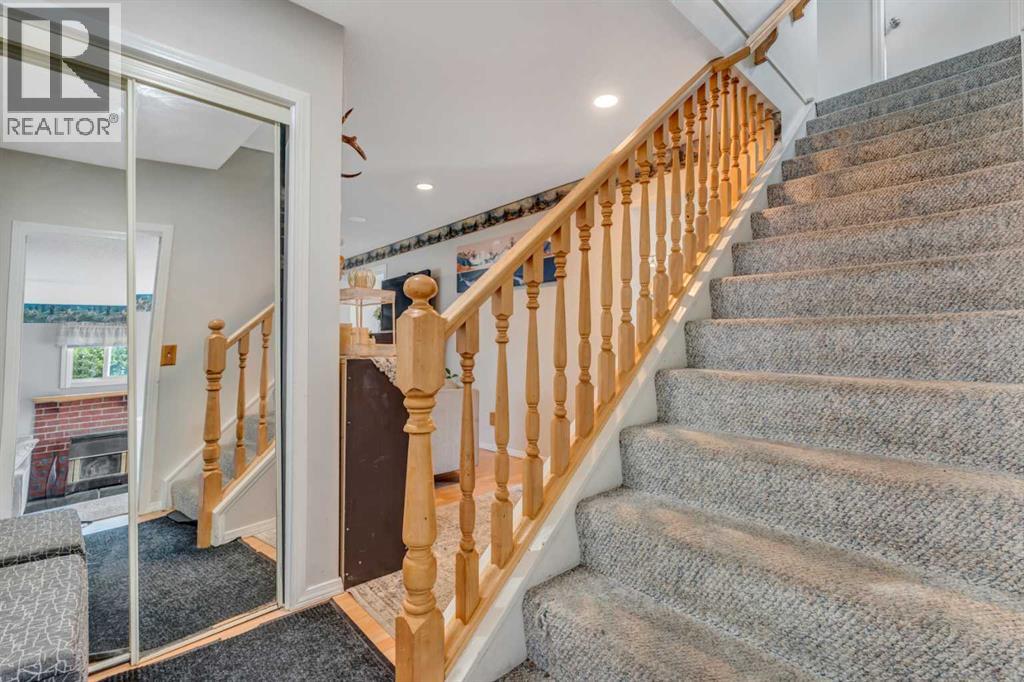 Single Family House for Sale in  Rundlehorn Drive NE Rundle Calgary 