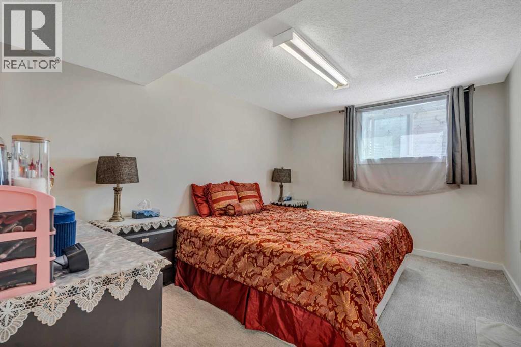 Single Family House for Sale in  Rundlehorn Drive NE Rundle Calgary 