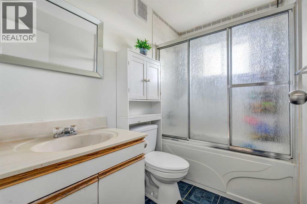 Single Family House for Sale in  Rundlehorn Drive NE Rundle Calgary 