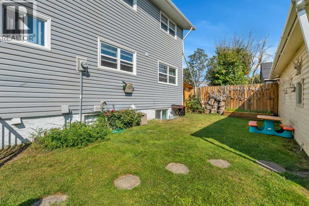 Single Family House for Sale in  Rundlehorn Drive NE Rundle Calgary 