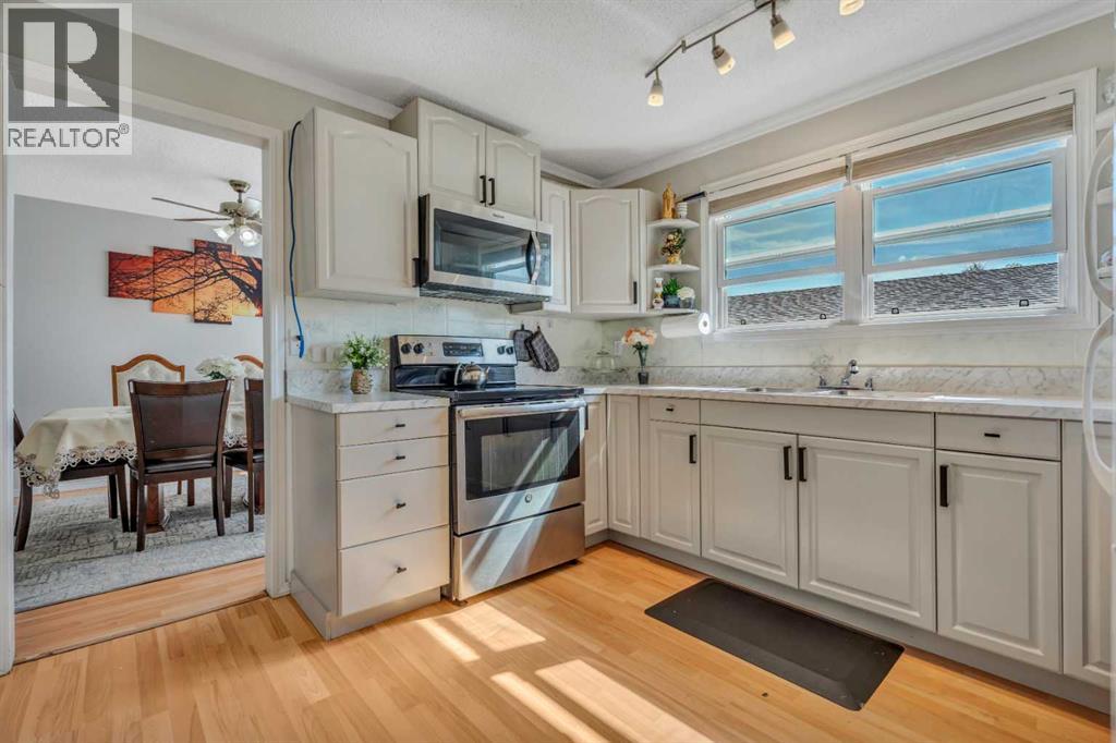 Single Family House for Sale in  Rundlehorn Drive NE Rundle Calgary 