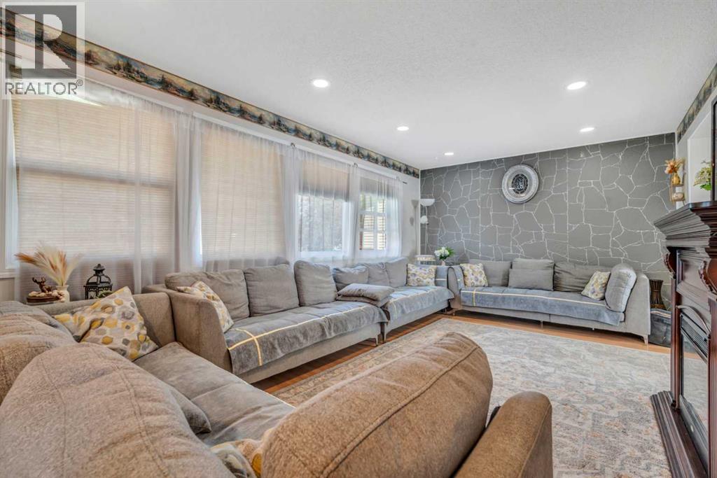 Single Family House for Sale in  Rundlehorn Drive NE Rundle Calgary 