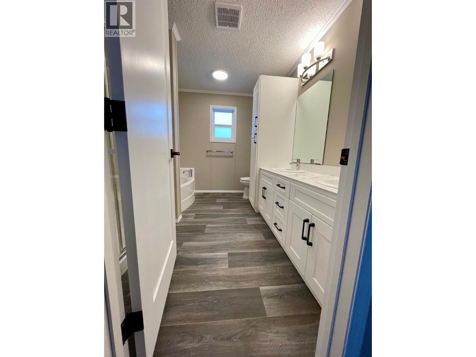 22 CHEROKEE DRIVE - 17