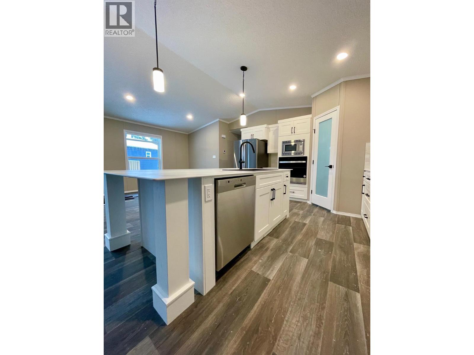 22 Cherokee Drive - Photo 3 of 29, Elkford, British Columbia