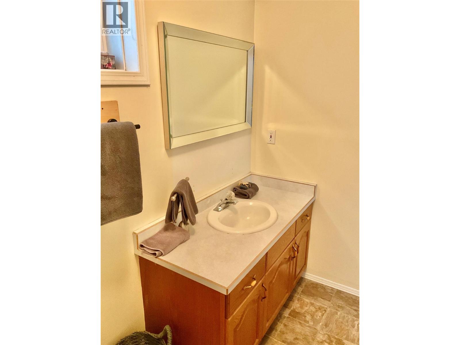 706 Central Avenue, Midway