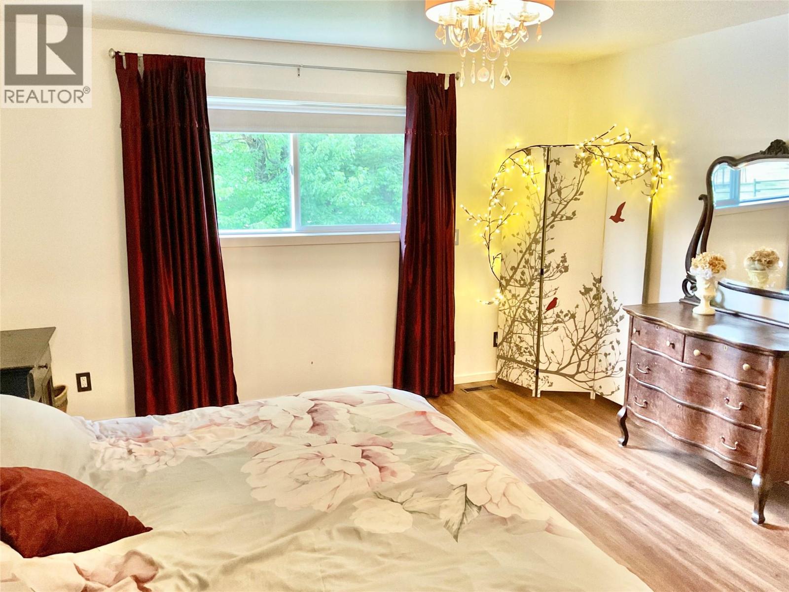 706 Central Avenue, Midway