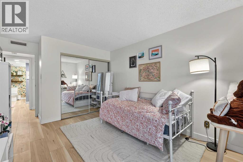 Single Family House for Sale in    Avenue SW Mission Calgary 