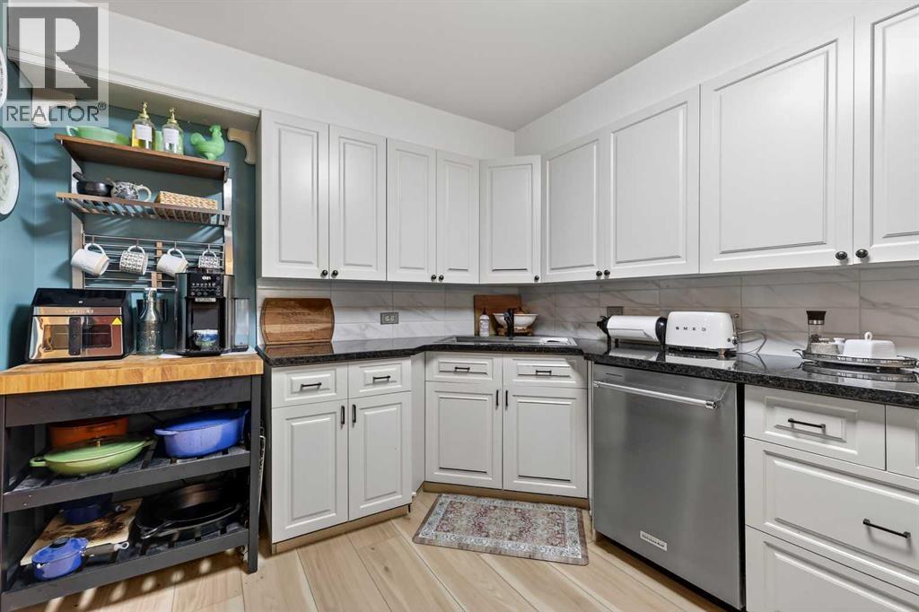 Single Family House for Sale in    Avenue SW Mission Calgary 