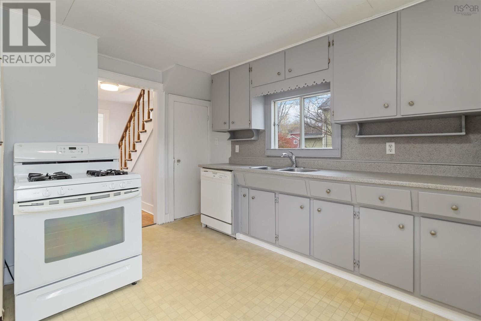 Property 33 of 49 of 10 Bonaventure Drive