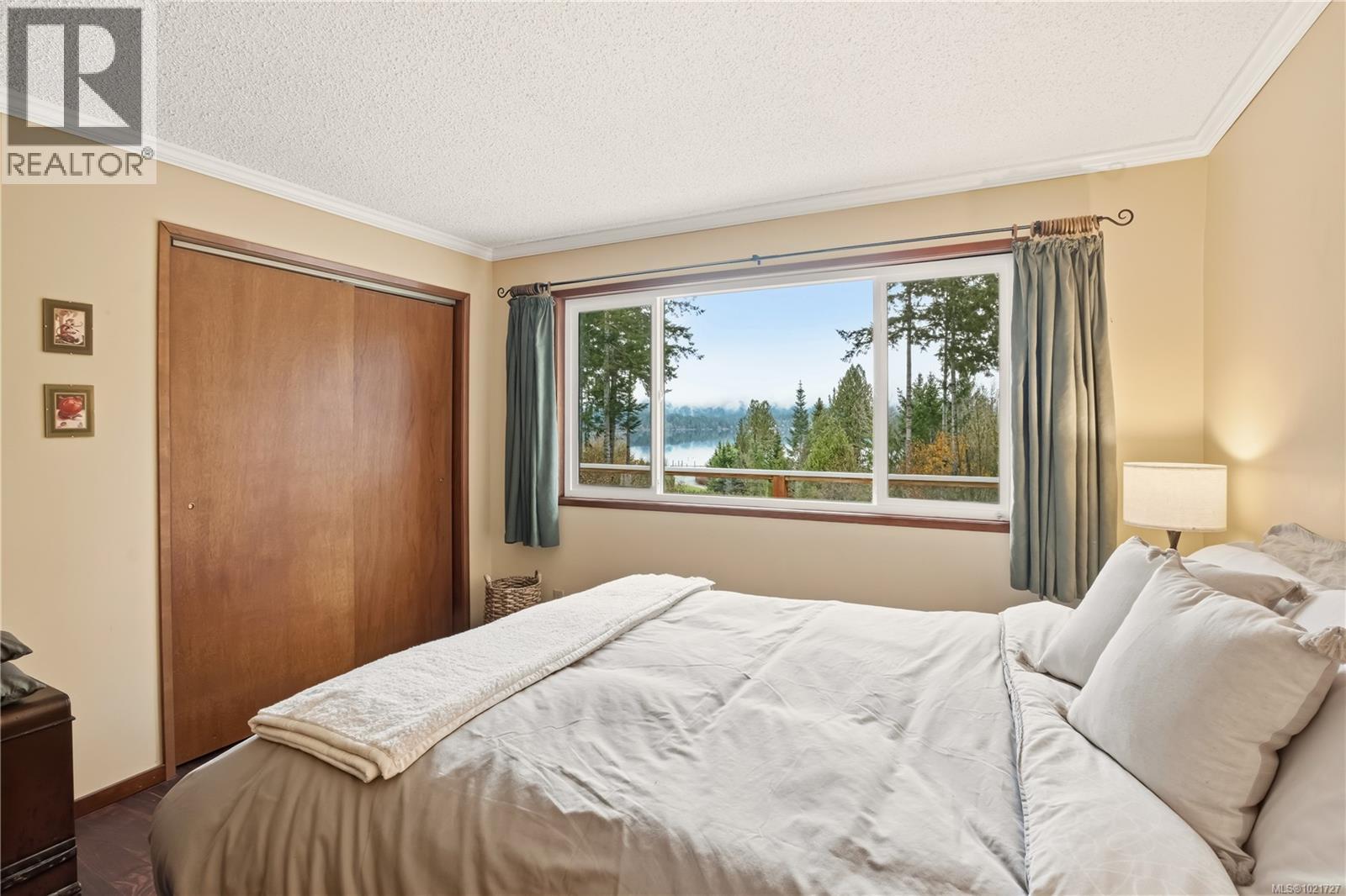 9644 Lakeshore Rd - 9