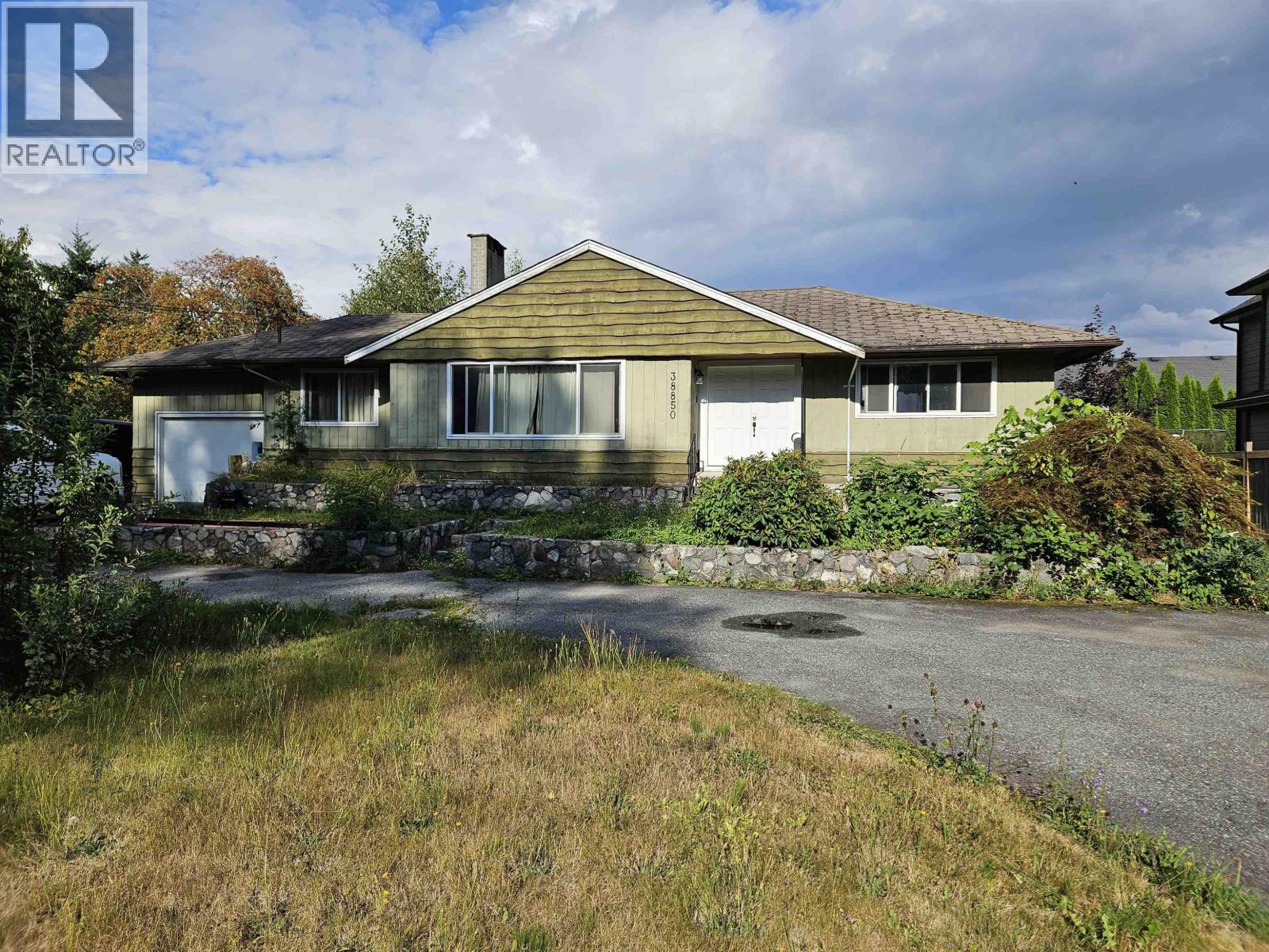 38850 BUCKLEY AVENUE, Squamish
