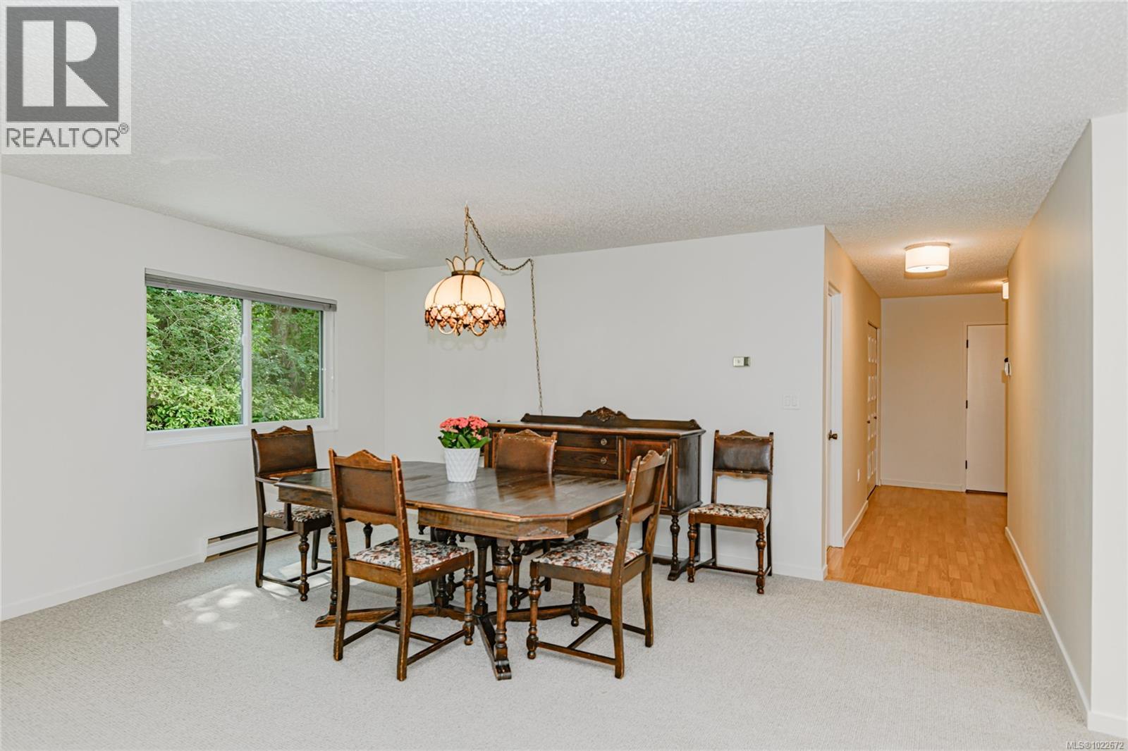 201 1875 Lansdowne Road, Saanich