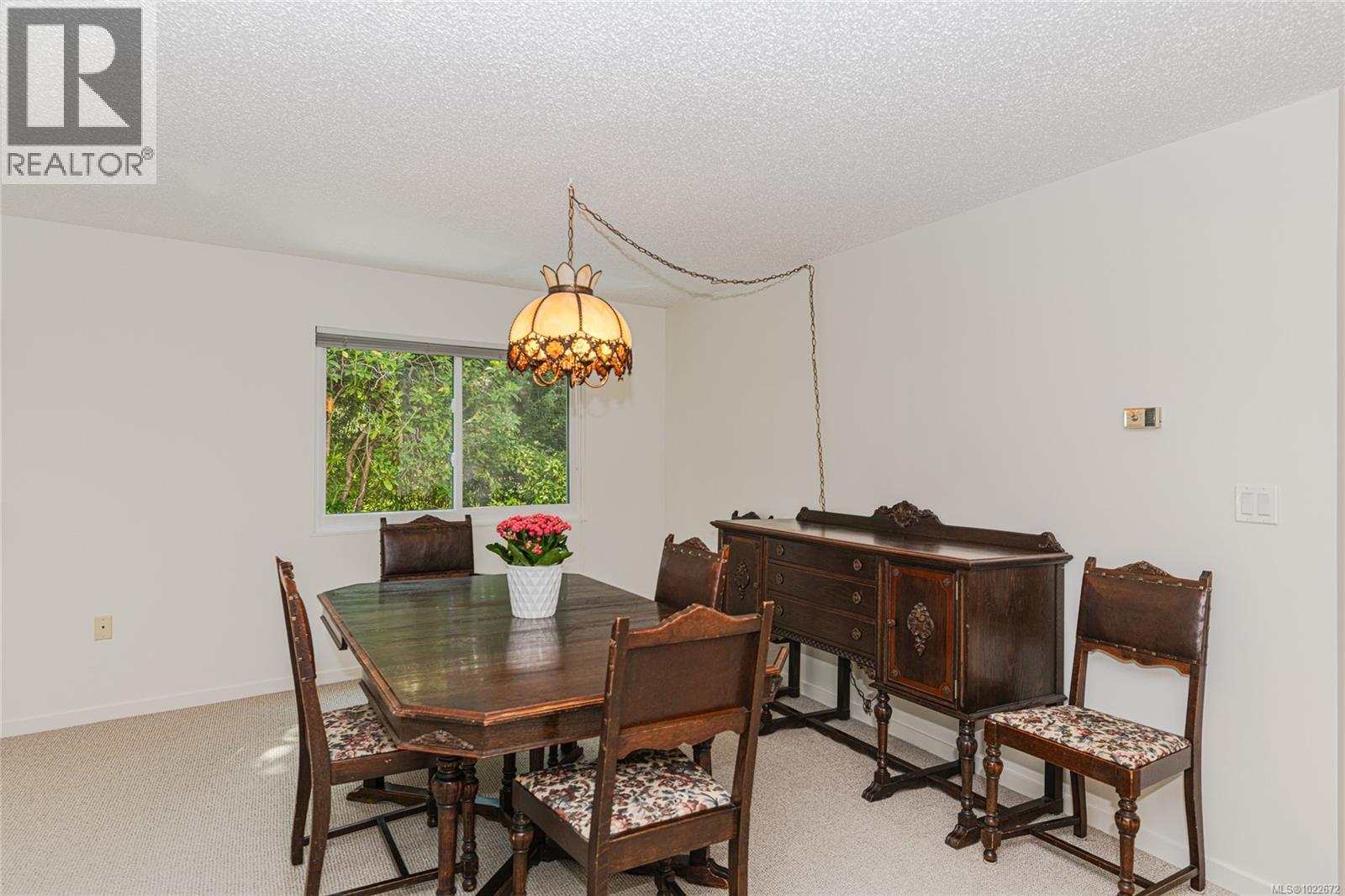201 1875 Lansdowne Road, Saanich