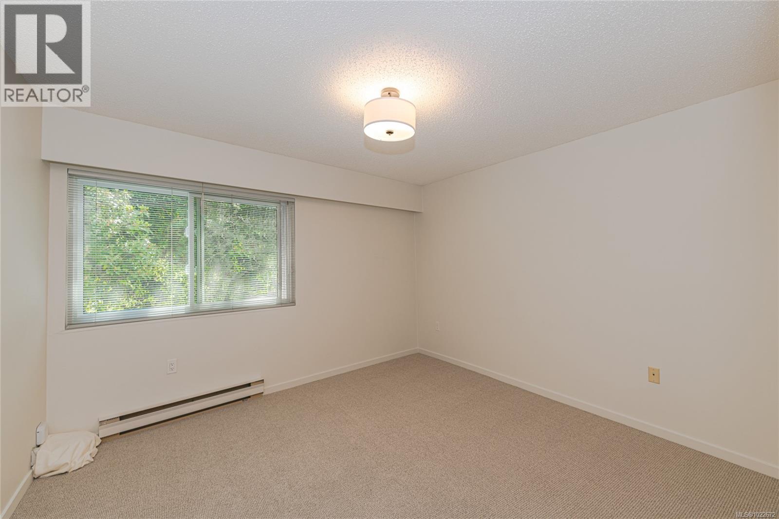 201 1875 Lansdowne Road, Saanich