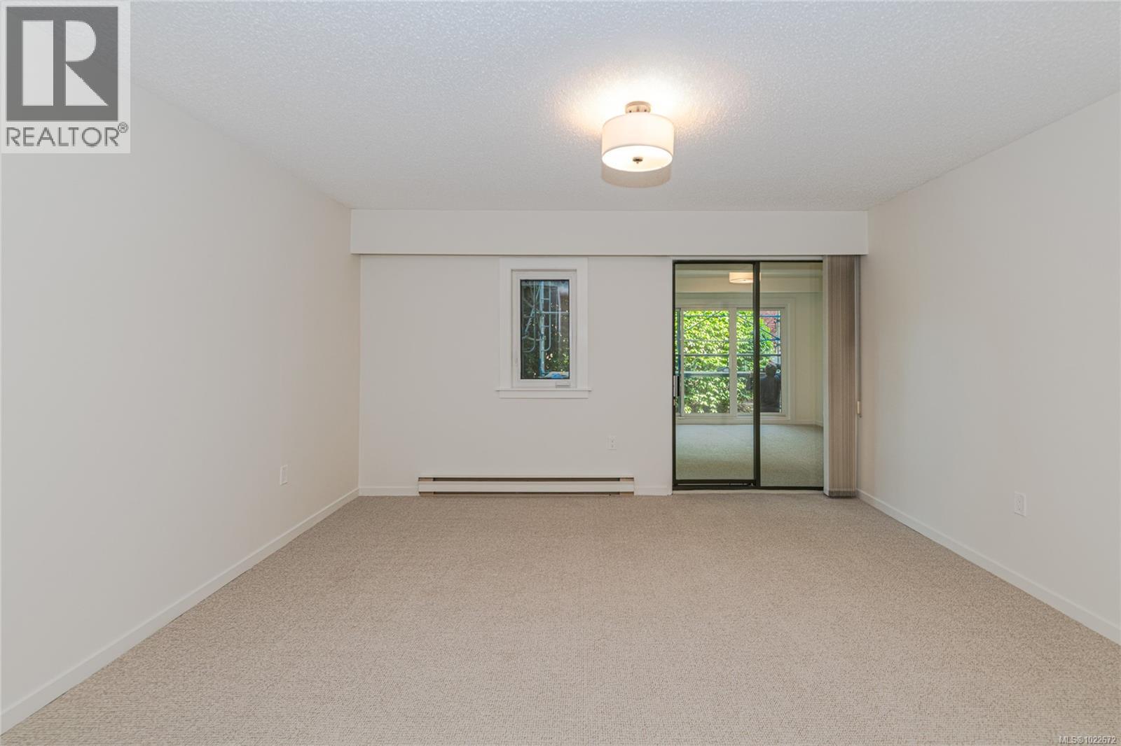 201 1875 Lansdowne Road, Saanich