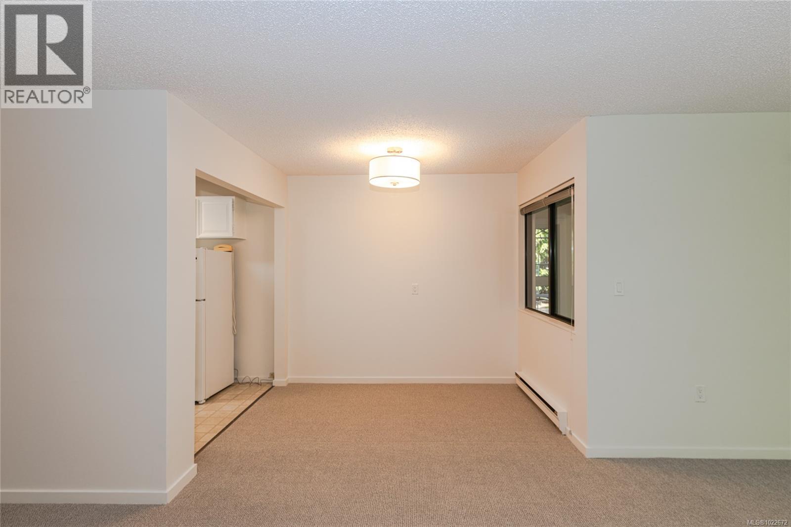 201 1875 Lansdowne Road, Saanich