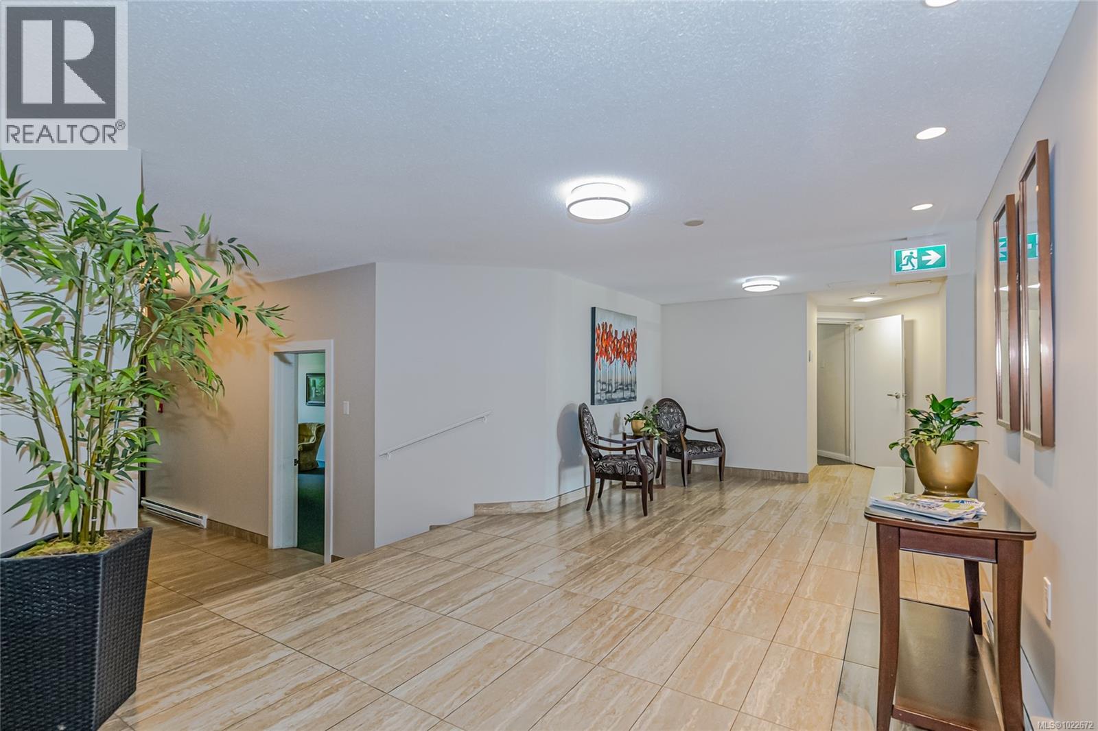 201 1875 Lansdowne Road, Saanich