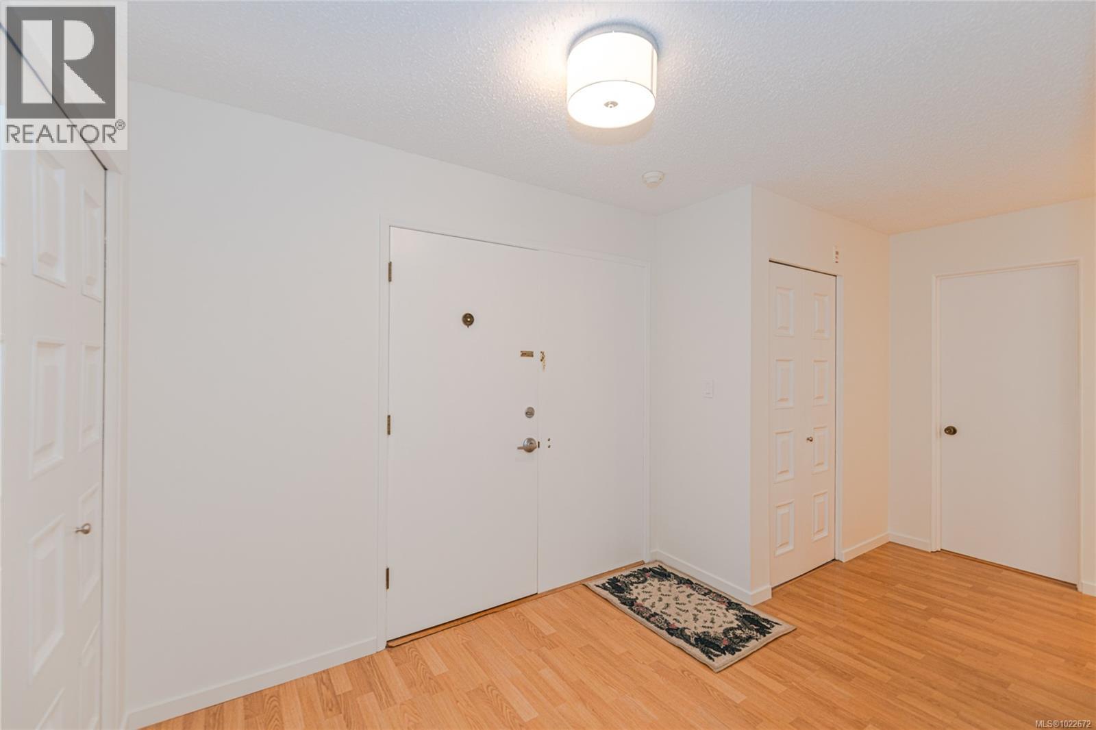 201 1875 Lansdowne Road, Saanich