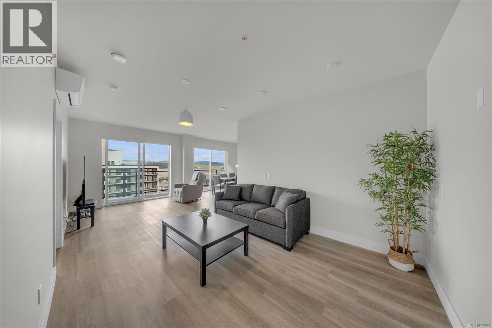 1009 622 Admirals Rd, Esquimalt