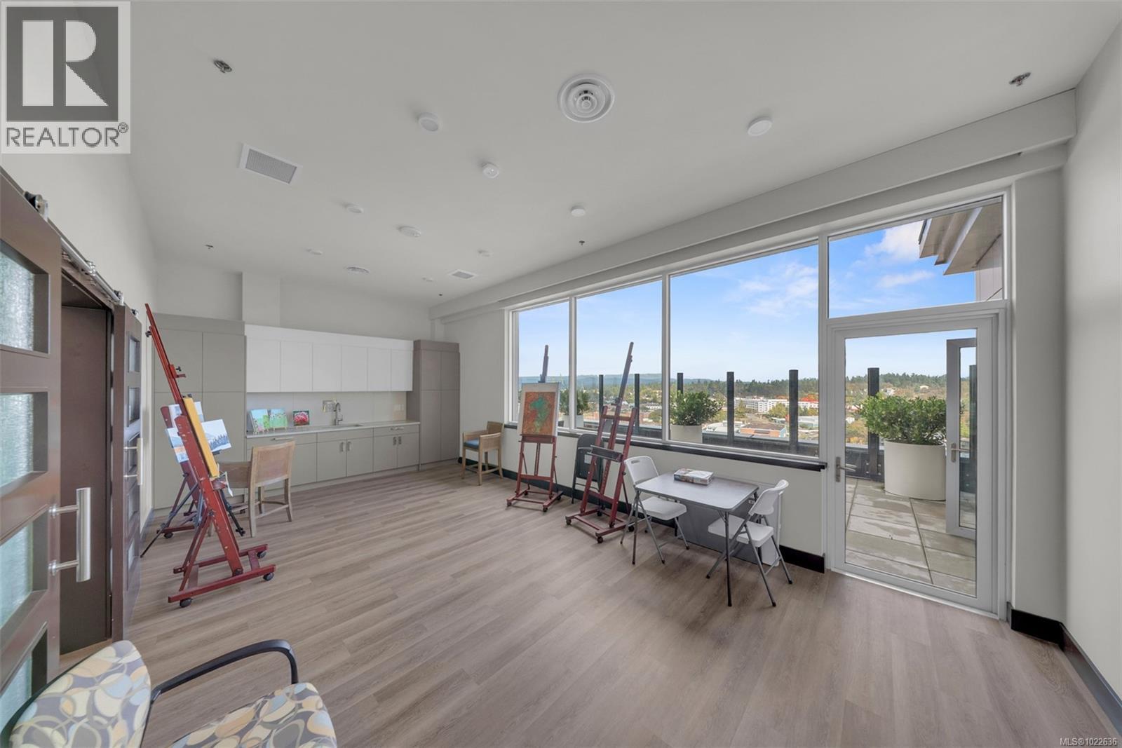 1009 622 Admirals Rd, Esquimalt