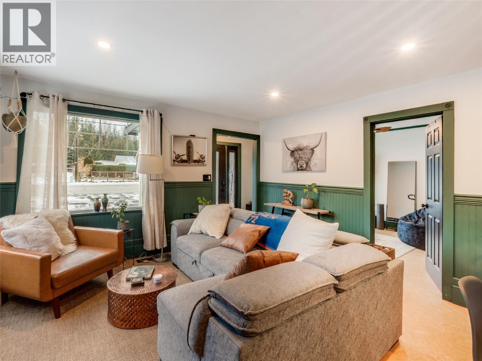 705 Glendale Avenue, Salmo