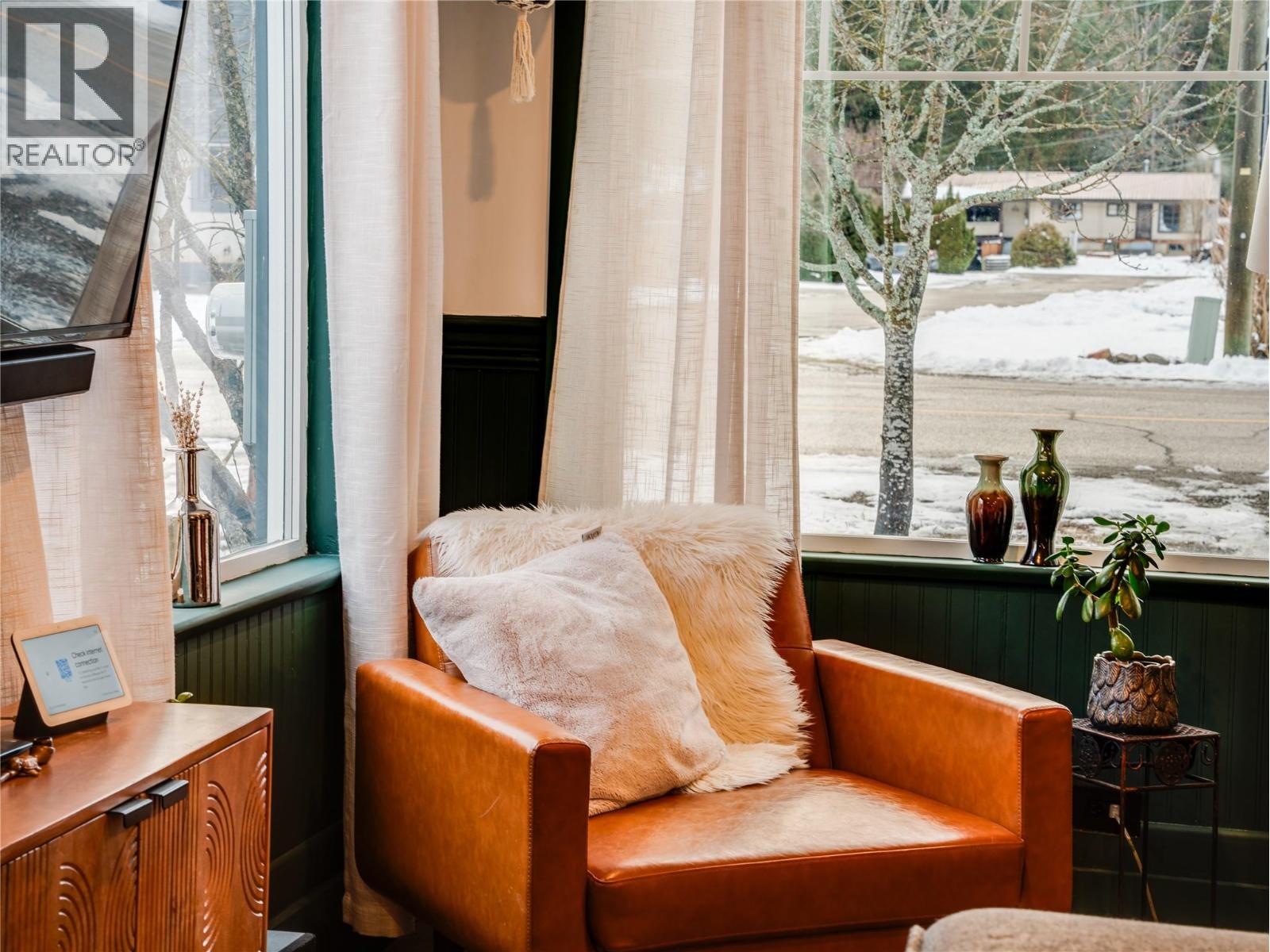 705 Glendale Avenue, Salmo