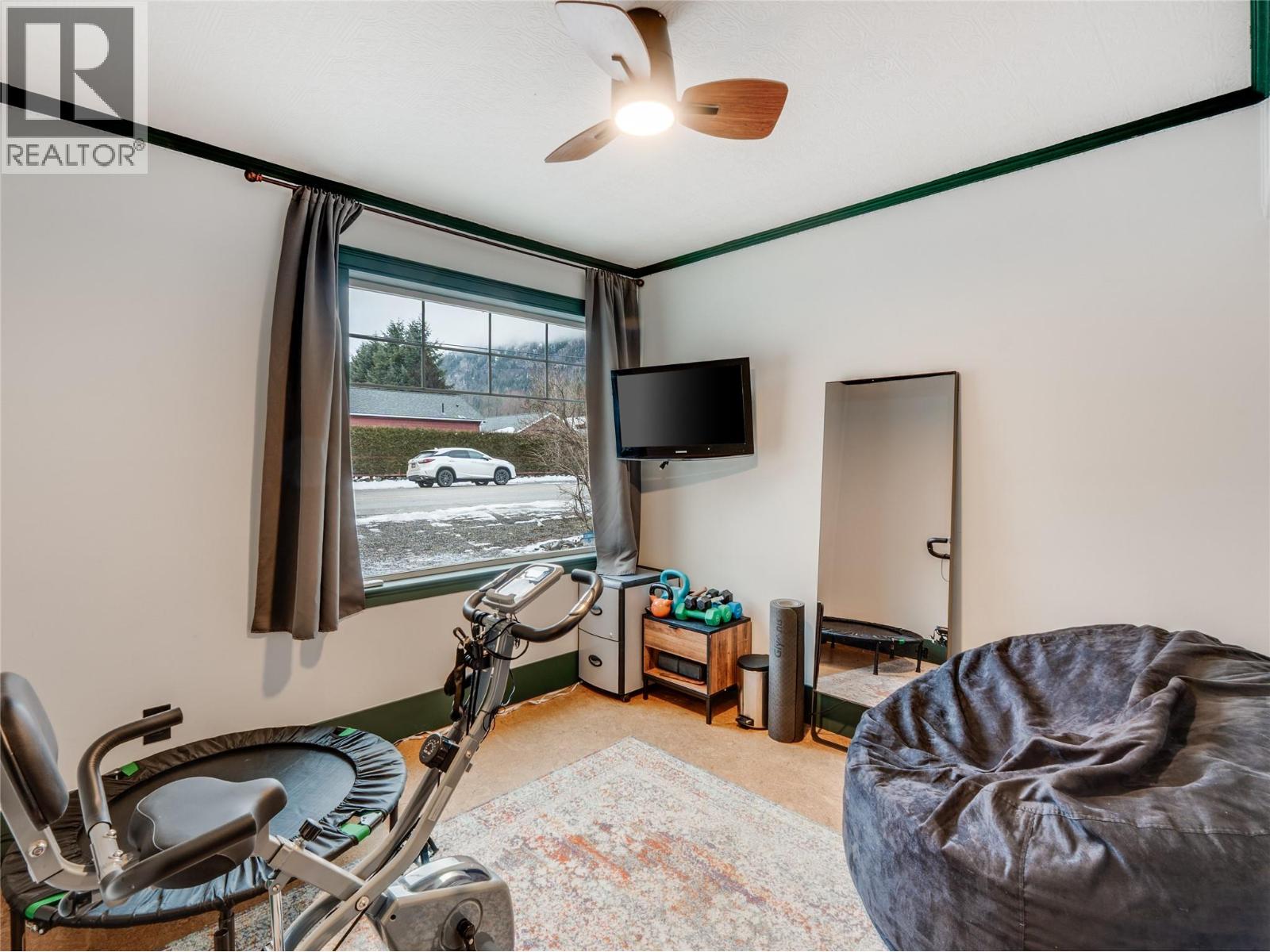 705 Glendale Avenue, Salmo