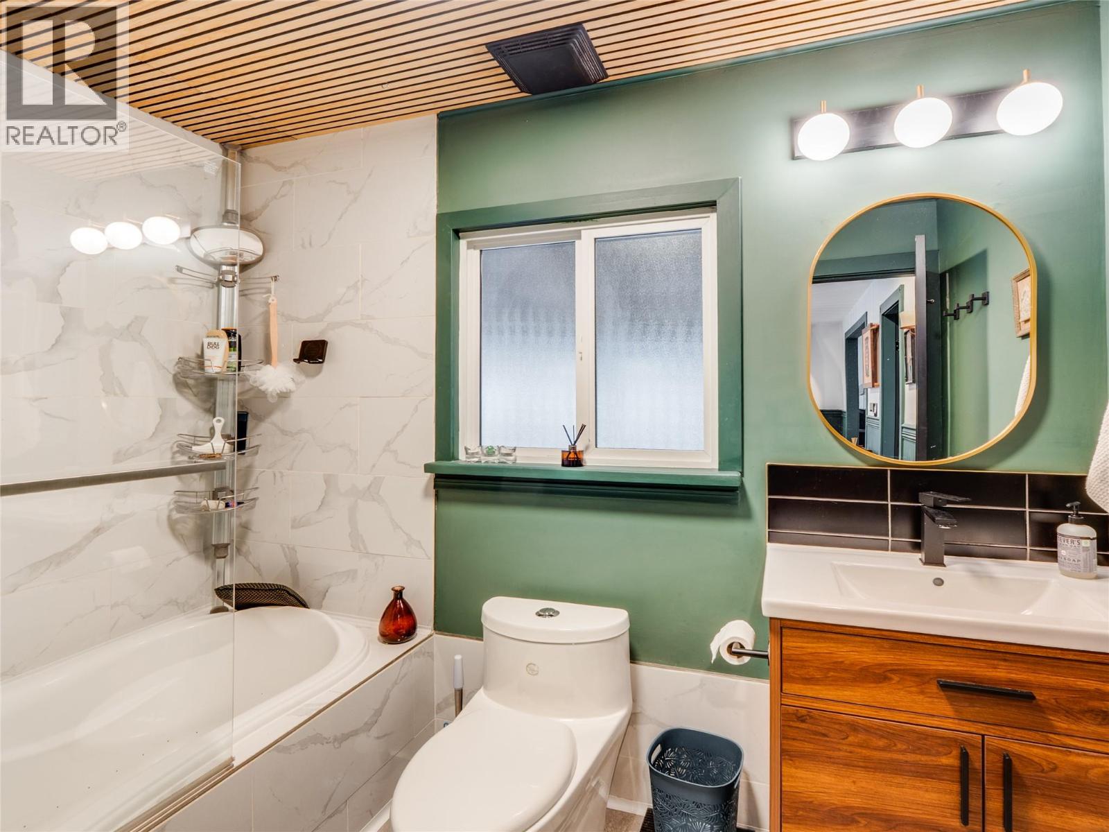 705 Glendale Avenue, Salmo