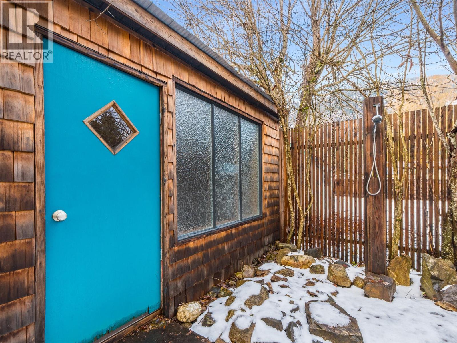 705 Glendale Avenue, Salmo