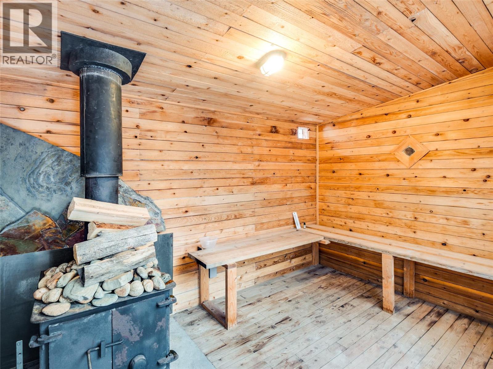 705 Glendale Avenue, Salmo