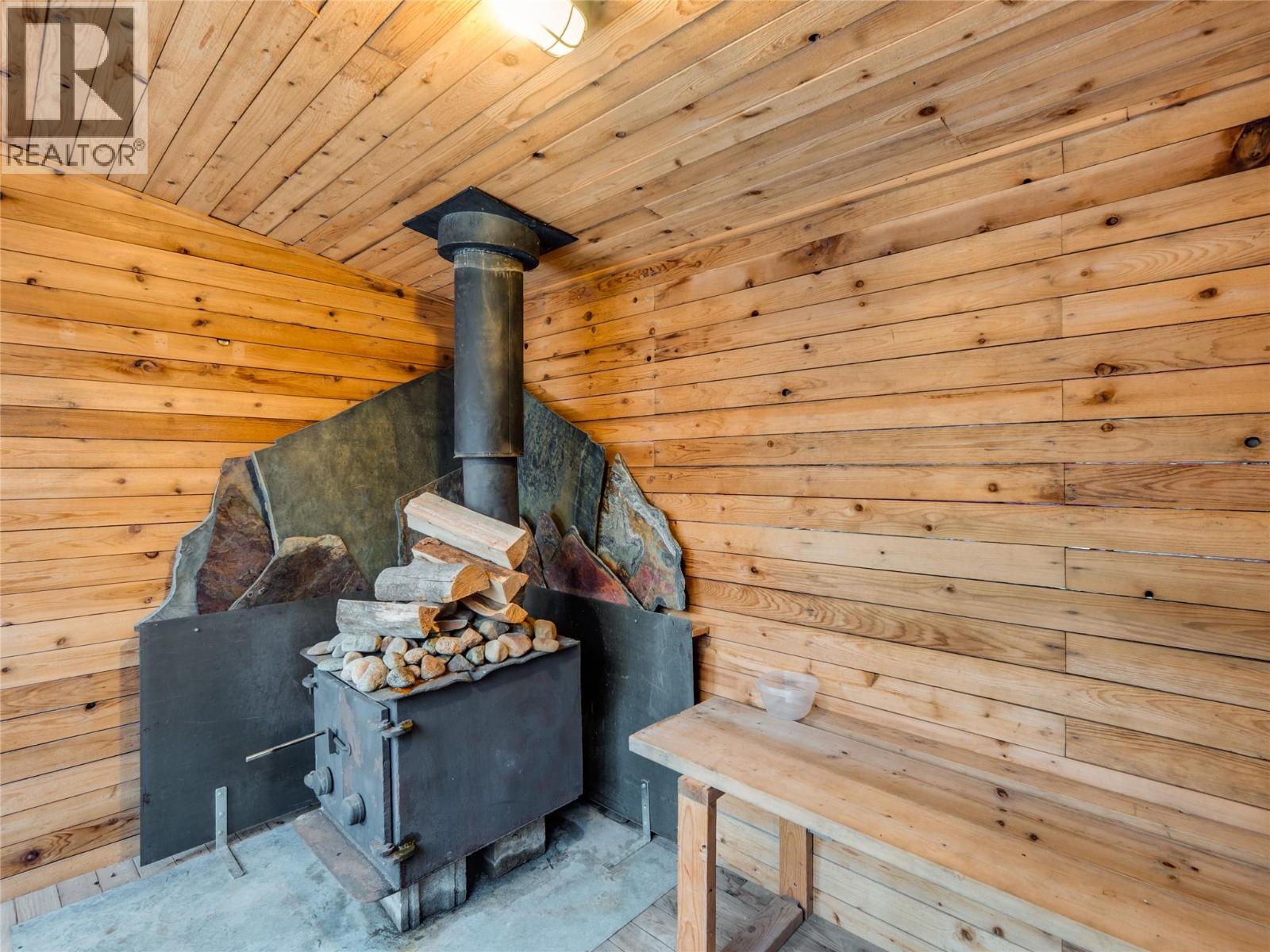 705 Glendale Avenue, Salmo