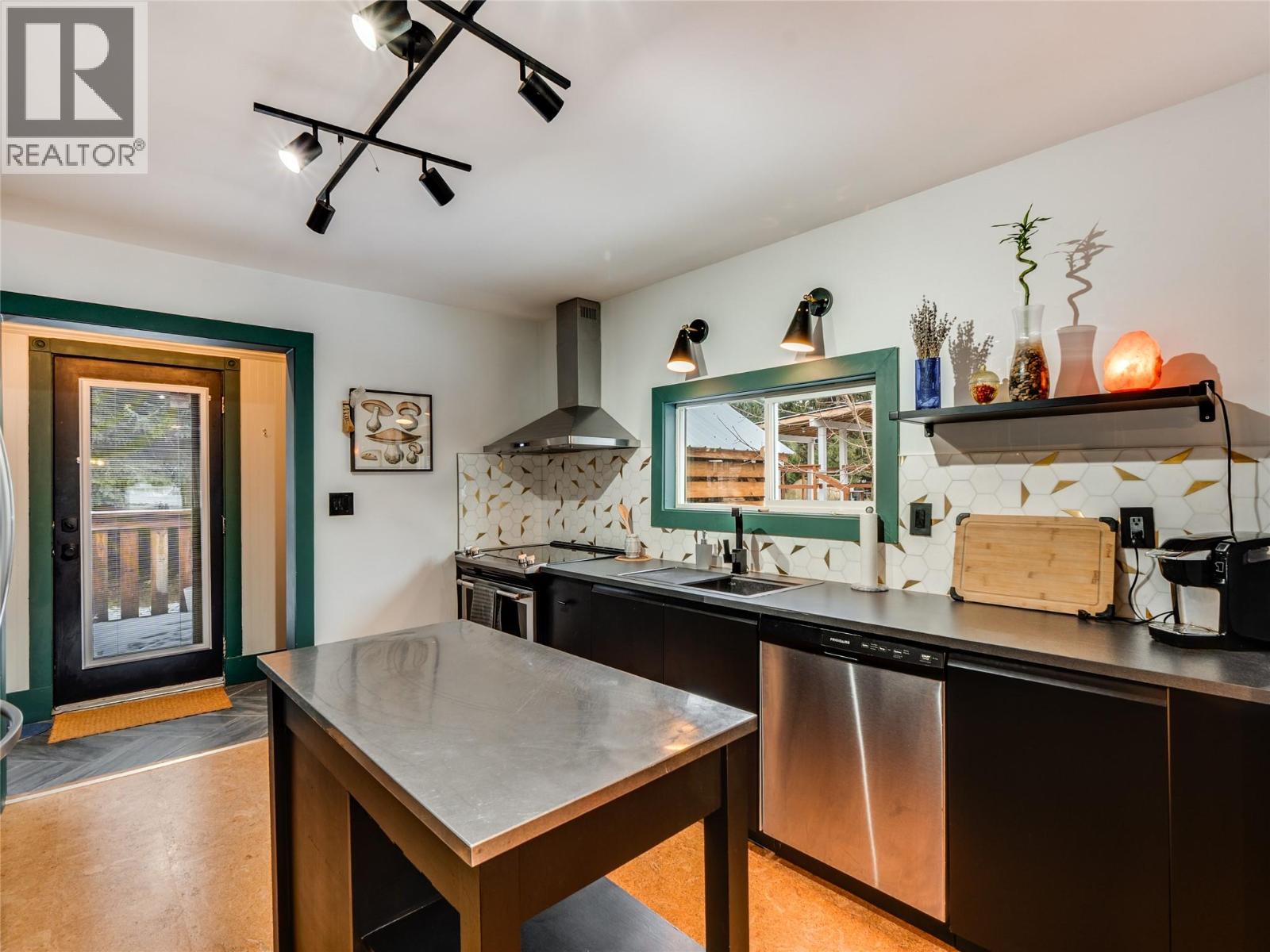 705 Glendale Avenue, Salmo