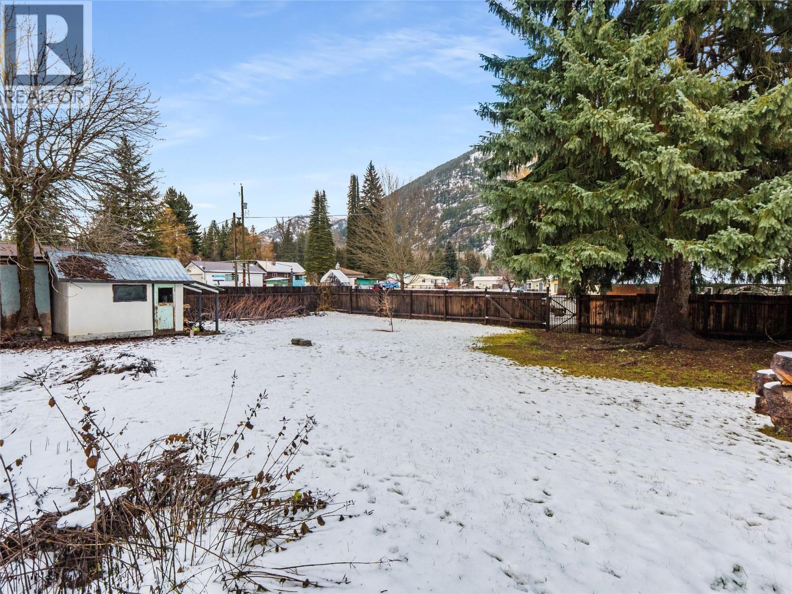 705 Glendale Avenue, Salmo