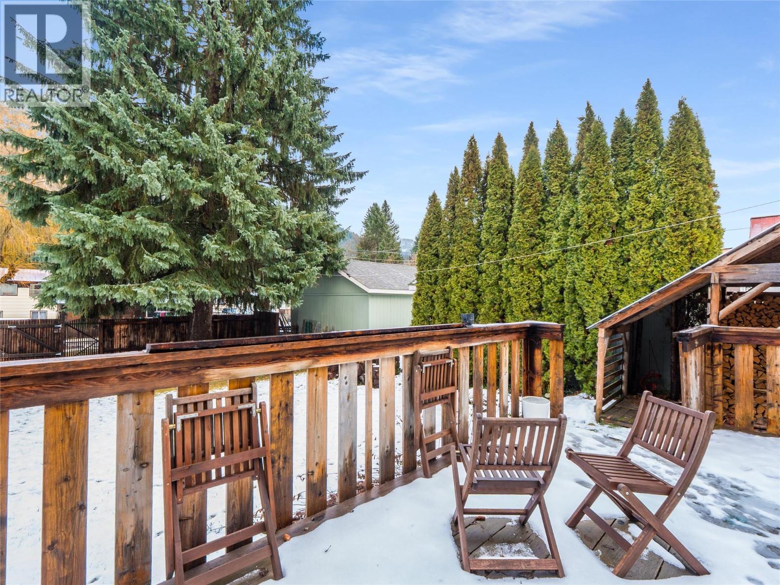 705 Glendale Avenue, Salmo