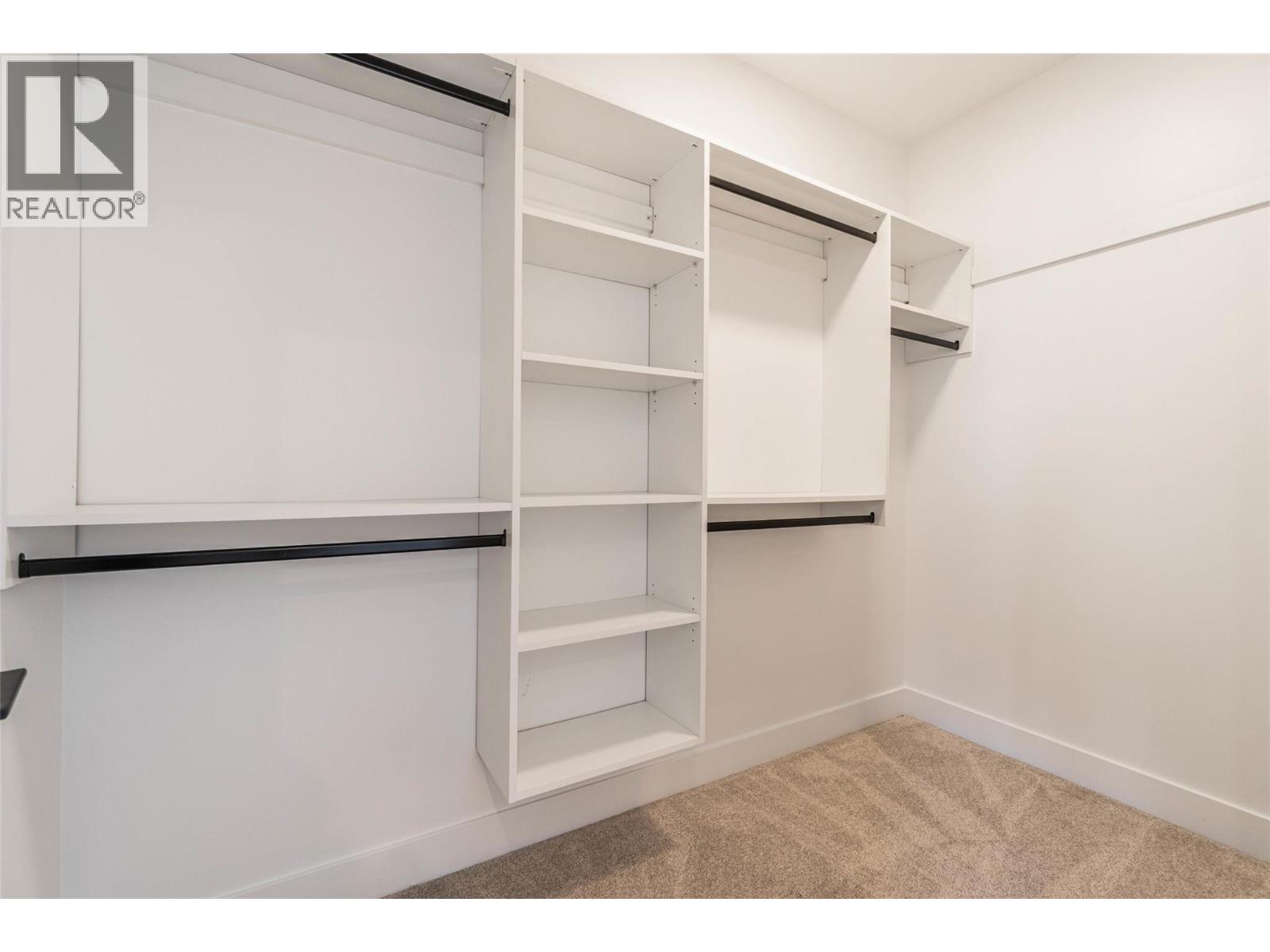 386 Chardonnay Avenue, Oliver