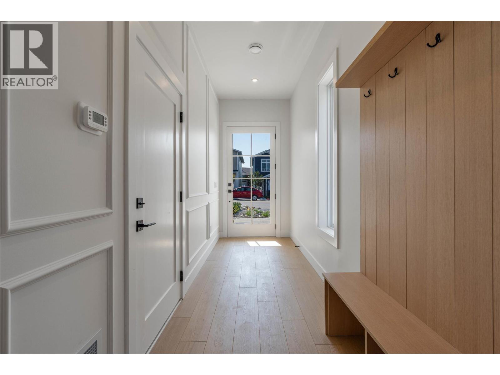 386 Chardonnay Avenue, Oliver