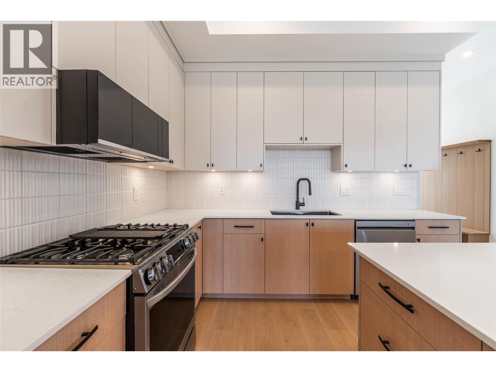 386 Chardonnay Avenue, Oliver