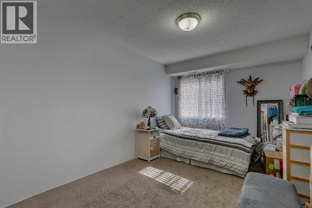 Single Family House for Sale in   Simcoe Boulevard SW Signal Hill Calgary 