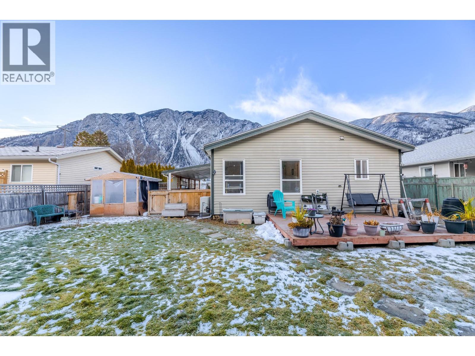 604 10th Avenue, Keremeos