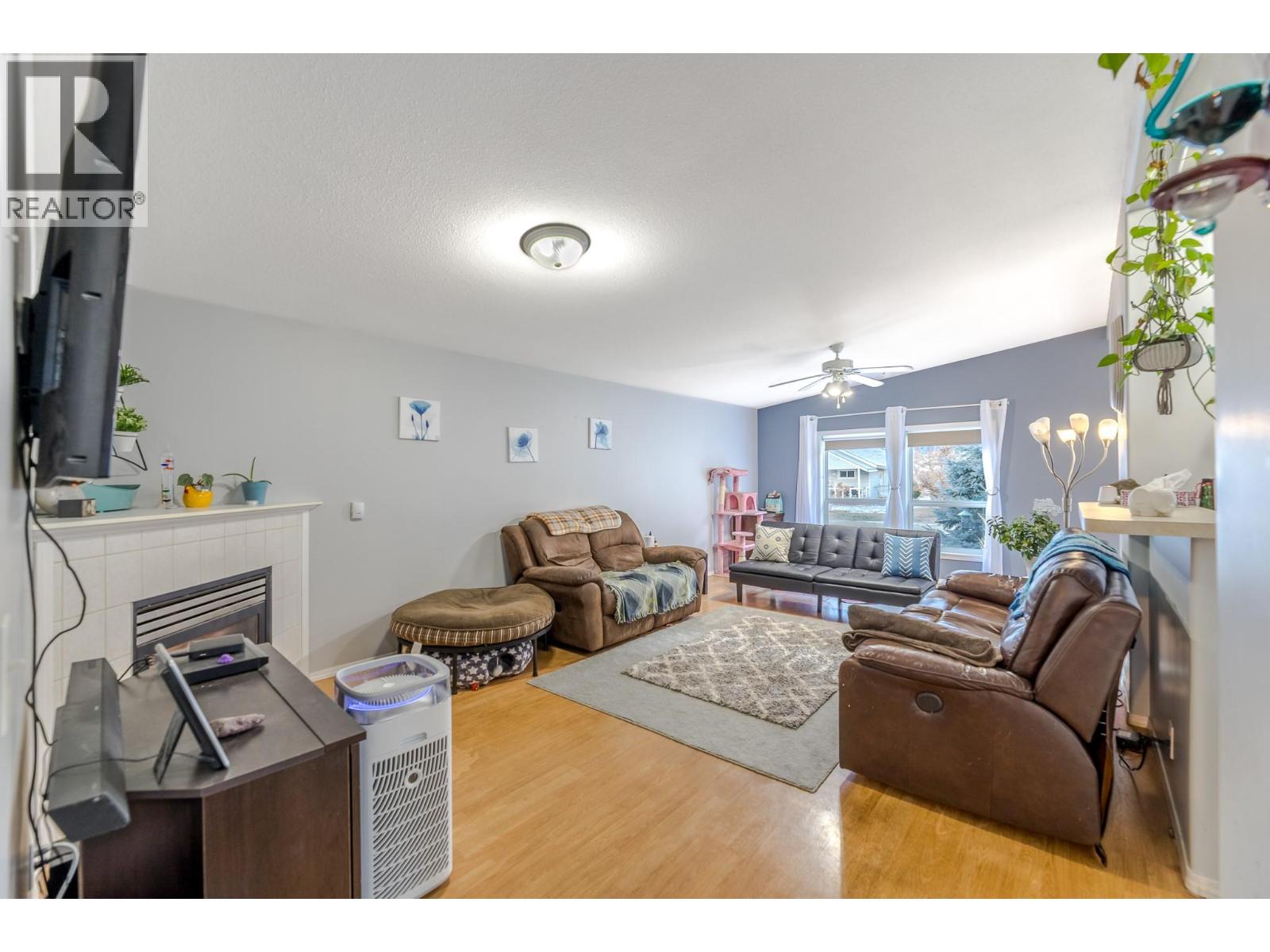 604 10th Avenue, Keremeos