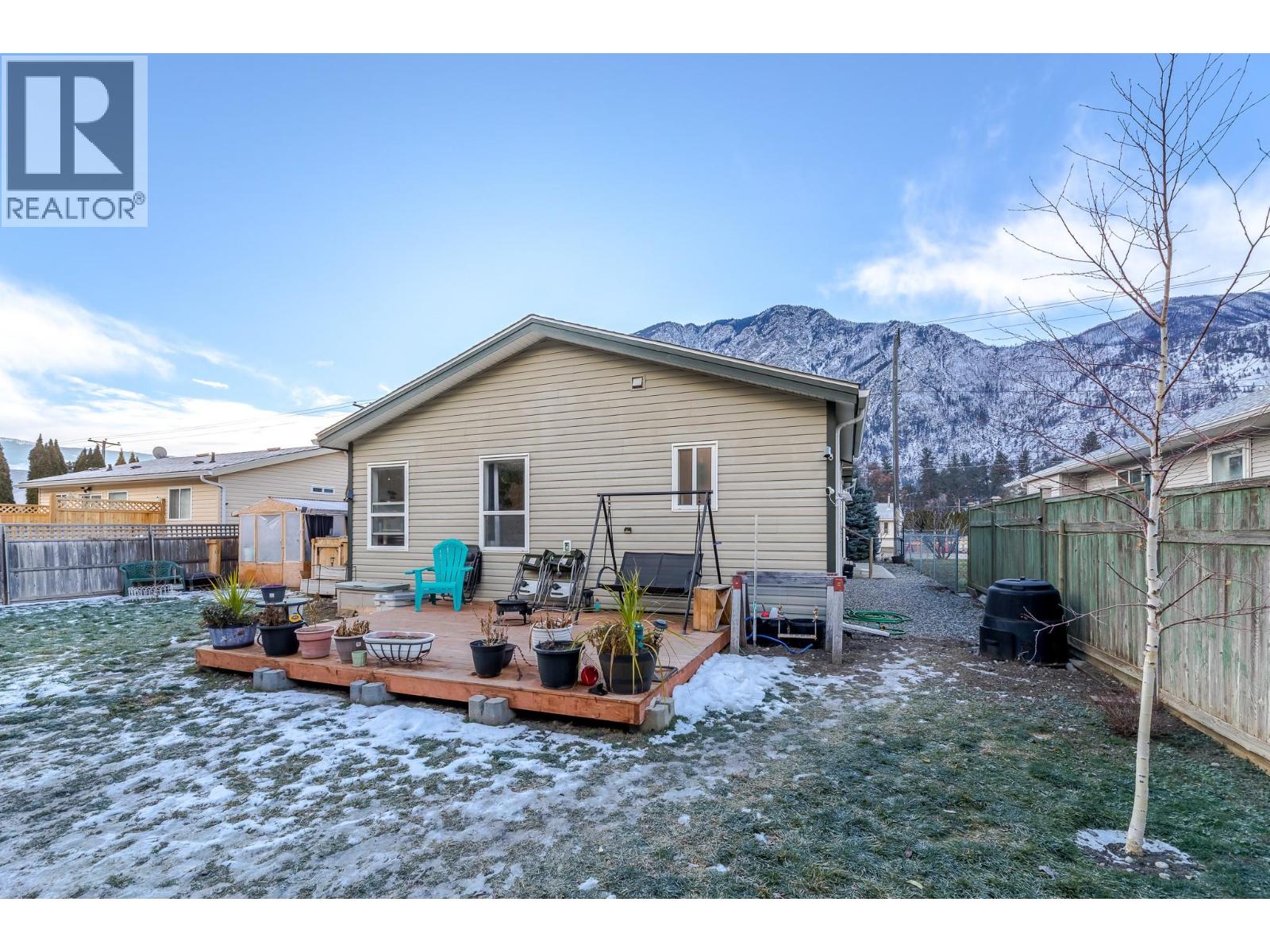 604 10th Avenue, Keremeos