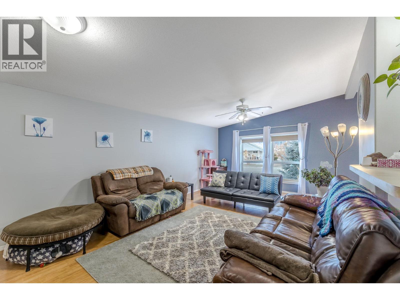 604 10th Avenue, Keremeos